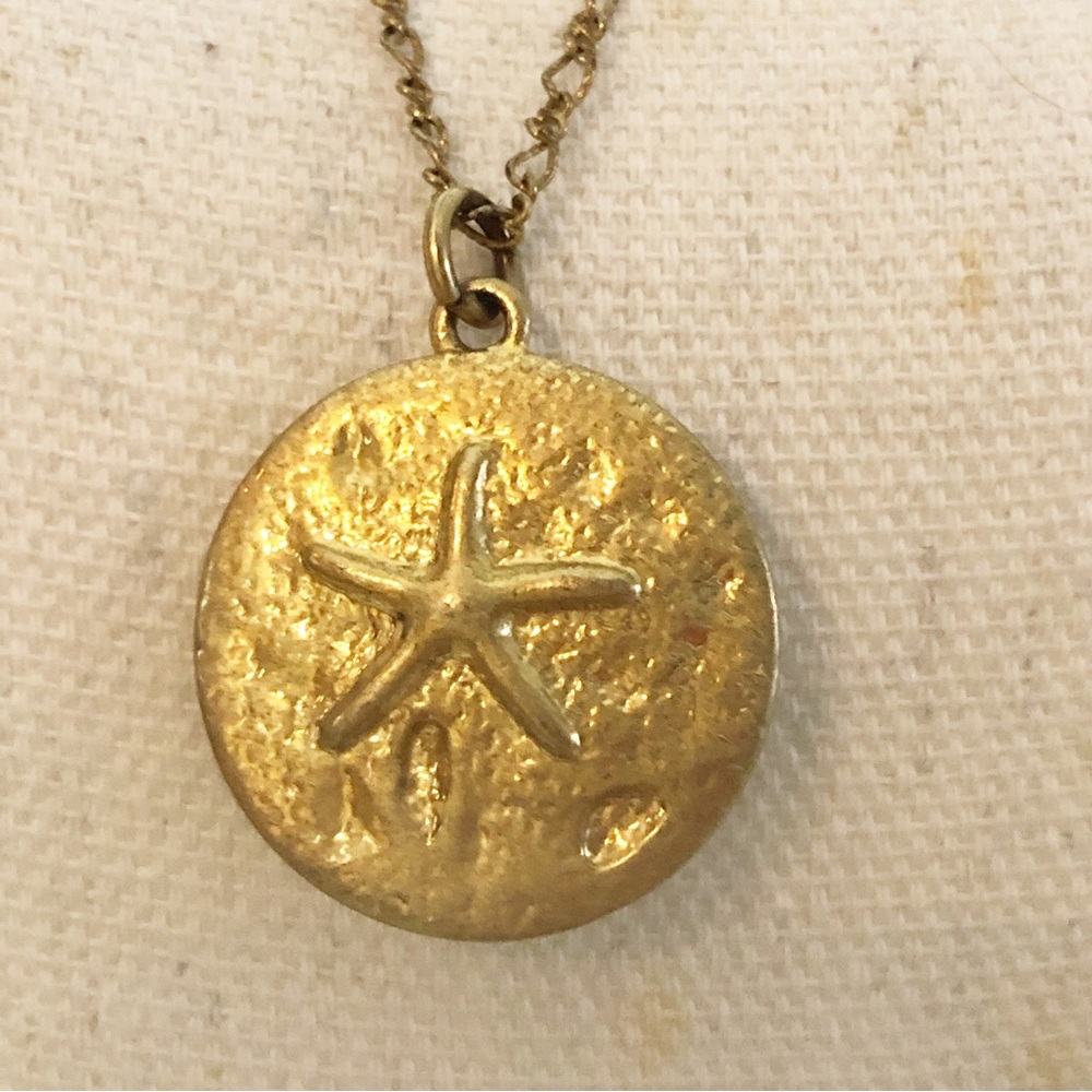 J.CREW Gold Tone Star Fish Sand Dollar Pendant Long Necklace - Picture 9 of 12